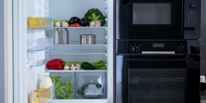 The History of Refrigerators and Ice Cube Trays